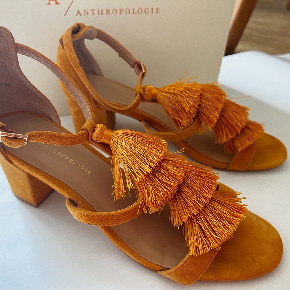 Anthropologie Stack Heel Tassel Front Mustard Gold Heels Size 7.5 EUC Boho Suede